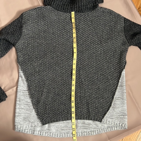 Cowlneck sweater - Picture 5 of 5